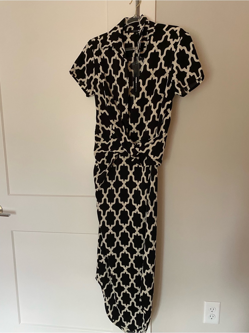 Fashion Nova Black & White Geometric Short-Sleeve Wrap Dress NWT